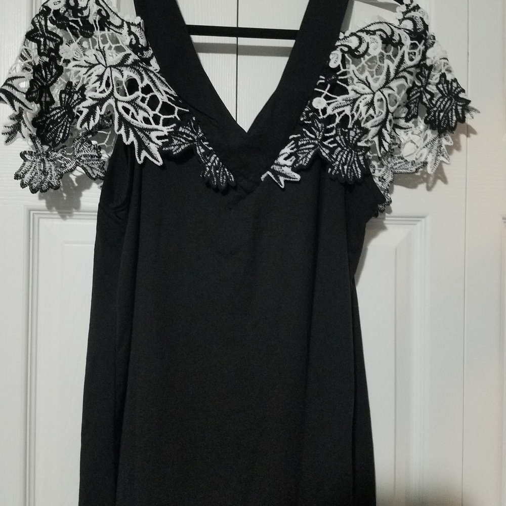 Lace detailed tank top -NWOT- Never worn